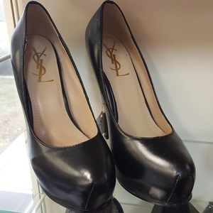 Yves Saint Laurent Black Leather High Heel Pumps